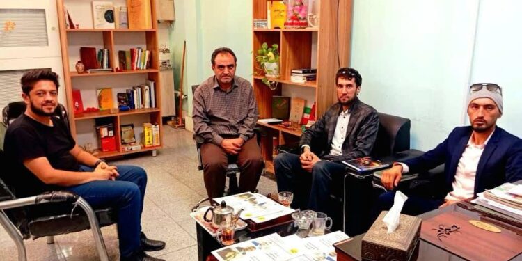 دومین نشست مشترک مدیرمسئول هفته نامه مامن و مسولین فدراسیون خبرنگاران درتبعید در دفتر هفته نامه مامن تدویرگردید