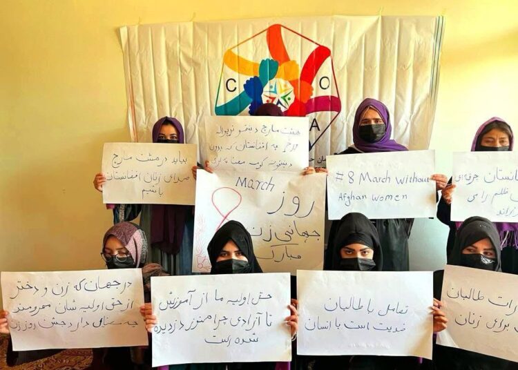 بیانیه زنان معترض سازمان حمایت از جامعه مدنی وخبرنگاران در داخل افغانستان به مناسبت ۸مارچ روز جهانی زن.